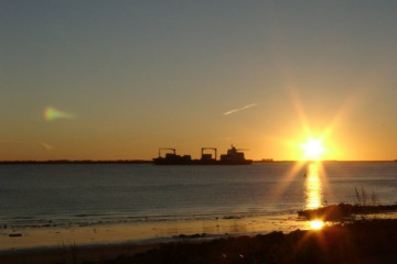 27_15.10. Sonnenuntergang ueber der Elbe bei Brokdorf